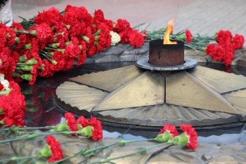 Годовщину присвоения Керчи звания «город-герой» отметили возложением цветов