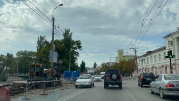Новости » Общество: На ул. Кирова в новом месте разрыли часть дороги
