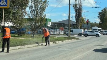 Новости » Общество: В Керчи на уборку вновь вышли осужденные