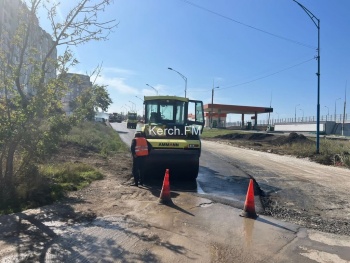 Новости » Общество: На дублере ШГС в Керчи начали укладывать асфальт