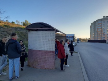 Новости » Общество: Керчане просят заменить некрасивые остановки на конечной Семи Ветров