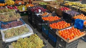 Новости » Общество: Обзор цен на овощи и фрукты на рынке около СРЗ на 10 ноября