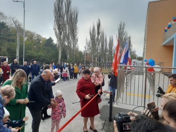 Новости » Общество: С опозданием на год: в Керчи открыли новый детский сад