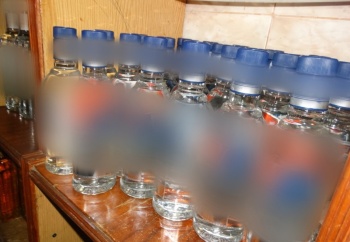 В керченском кафе изъяли боле 100 бутылок алкоголя