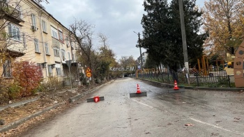 Новости » Общество: В Керчи перекрыли улицу 1-ой Пятилетки