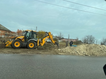 Новости » Общество: На Партизанском возобновили замену водовода