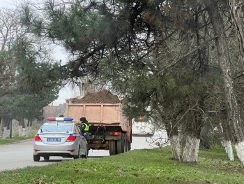 Неужели: правоохранители занялись перегруженными грузовиками с  сыпучими грузами