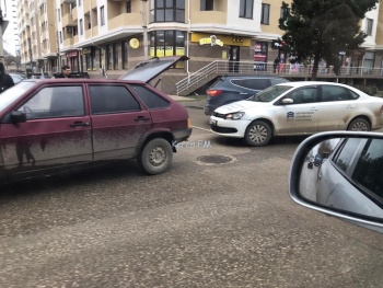 Новости » Криминал и ЧП: На Свердлова в Керчи произошла авария