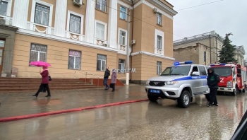 В Крыму кроме школ из-за сообщений о минировании также эвакуировали суды