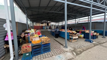 На центральном рынке благоустроили места для торговли овощами и фруктами