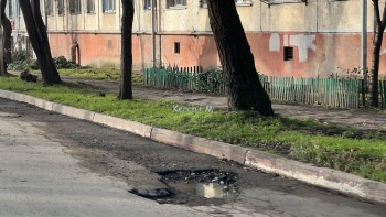 Новости » Общество: Ремонта дороги на ул. Пошивальникова в этом году можно не ждать