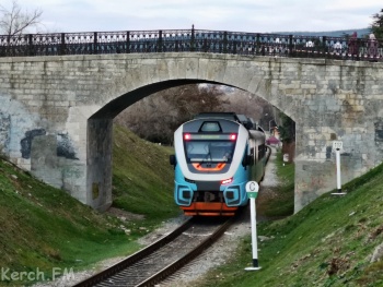 Новости » Общество: На Востоке Крыма повредили железнодорожные пути