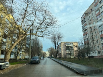В Керчи уложили асфальт на дороге и пешеходных дорожках по улице Кавказской