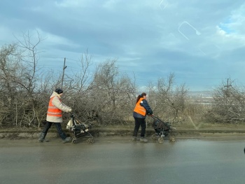 Дворники наводят порядки в районе «Парковой» и «Солнечного»