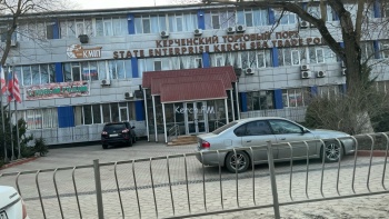 Новости » Общество: Керчане пожаловались на парковку некоторых водителей в Керчи на тротуаре