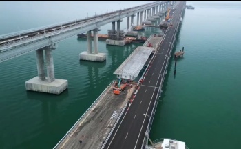 В марте движение на Крымском мосту планируют открыть по обеим сторонам