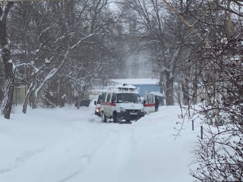 В Крыму шесть автомобилей застряли в снегу