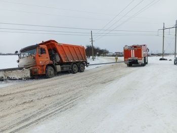 Новости » Общество: Спасатели эвакуировали из снежных заносов 13 автомобилей