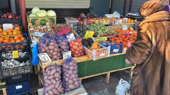 Новости » Общество: Обзор цен на овощи и фрукты на рынке около СРЗ на 10 февраля