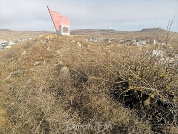 Памятник «Знамя» на Маяке в Керчи: первое красное знамя на освобожденной керченской земле