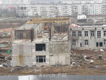 Новости » Общество: Строительство гимназии на Марате в Керчи «зашевелилось»