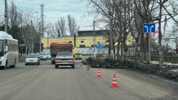 Новости » Общество: На Еременко все ещё перекрыта часть одной полосы дороги