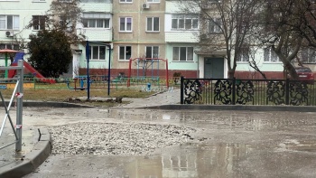 Новости » Криминал и ЧП: В Керчи на ул. Одесской провалилась дорога