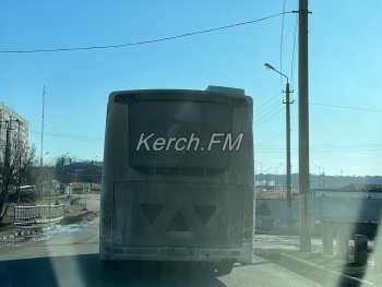 Новости » Общество: Керчане жалуются на грязные автобусы в городе