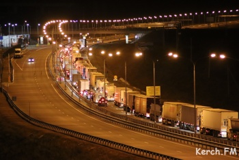Новости » Общество: Власти обсуждают вопрос запуска пустых грузовиков по Крымскому мосту