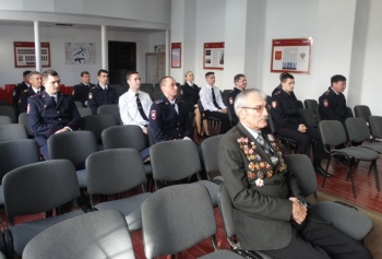 Новости » Общество: Торжественное собрание ко Дню Защитника Отчества прошло в полиции Керчи