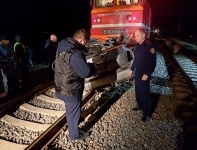 Новости » Криминал и ЧП: Девочкам, погибшим в ДТП с поездом, было 13 и 18 лет