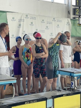 Новости » Спорт: Семь керчан привезли победы с соревнований по плаванию из Евпатории