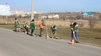 Новости » Общество: В пятницу в Керчи прошел субботник