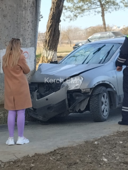 Новости » Криминал и ЧП: В Керчи «Nissan» въехал в пятиэтажку