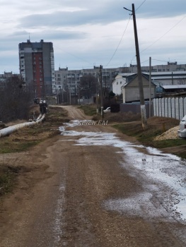 В Керчи год течет ручей питьевой воды на Промбазе, - читатель