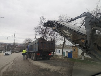 Новости » Общество: В Керчи ремонт дороги с улицы Чкалова перешел на Годыны