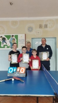 Новости » Спорт: Турнир по теннису прошел в Горностаевской школе