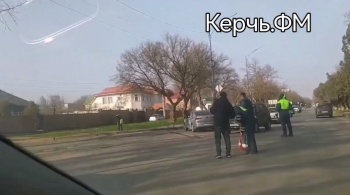 Новости » Криминал и ЧП: На Парковой в Керчи произошло ДТП