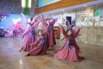 Новости » Культура: Весенний праздник Наврез байрам отметили в Керчи