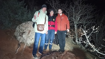 Новости » Общество: В Крыму эвакуировали с горы двух мужчин, которые оказались в темноте без фонарей