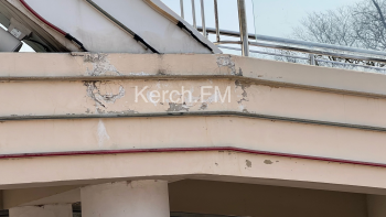 Новости » Общество: Крымскому мосту в Керчи нужно навести марафет