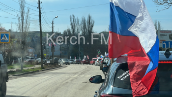 Новости » Общество: Автомобилисты приняли участие в пробеге ко Дню освобождения Керчи