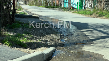 В Керчи на Шлагбаумской произошел порыв водовода