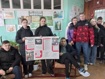Новости » Общество: Акция «Мы - против терроризма!» прошла в керченской библиотеке