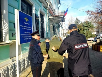 Новости » Криминал и ЧП: Полиция Керчи нашла детского грабителя