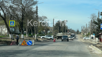 Новости » Общество: На Чкалова частично перекрыли часть одной полосы дороги