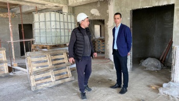Новости » Общество: Администрация продолжает следить за ходом строительства детсада и школы в Керчи