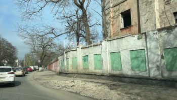 Новости » Общество: Керчане просят привести в порядок тротуар на Кирова