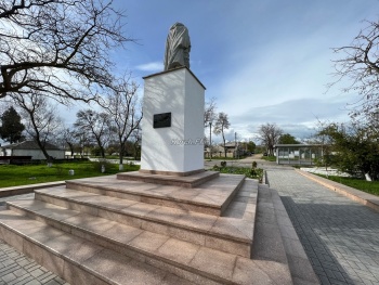 Новости » Общество: Керчане просят отремонтировать братскую могилу в Героевке на примере Капкан