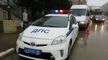 Новости » Криминал и ЧП: Пожилой пассажир автобуса упал при экстренном торможении, в Керчи ищут свидетелей